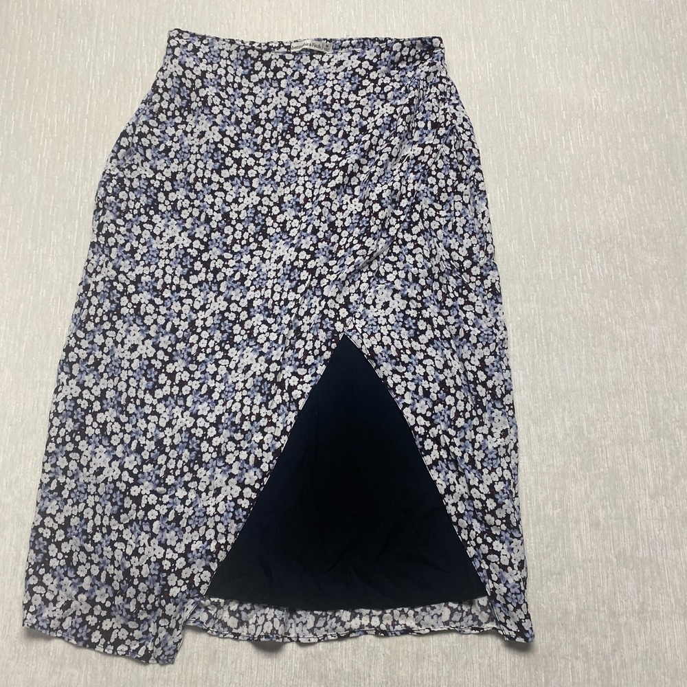 Abercrombie & Fitch Floral Midi Skirt Medium Blue White Slit 143-421-1717-908
